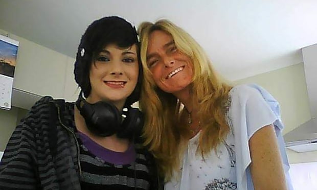 Ashleigh-Sue is chatting with her mother, Tara.
