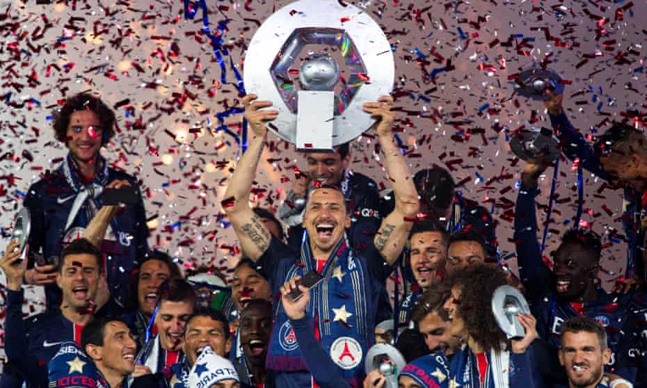 Zlatan Ibrahimovic lifts League One trophy L'Hexagoal in 2016