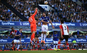 Southampton goalkeeper Alex McCarthy and Everton’s Cenk Tosun battle for the ball.