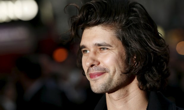 Ben Whishaw 2025 Donkerbruin haar & alternatieve haarstijl
