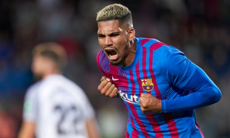 Ronald Araujo - Hòn Đá Tảng Của Blaugrana Ronald Araujo - Hòn Đá Tảng Của Blaugrana