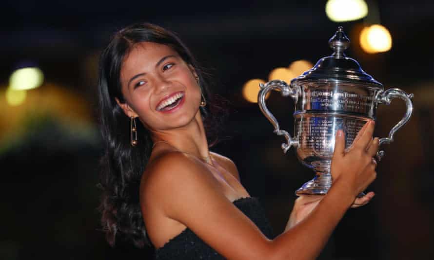Emma Raducanu of the US Open Women's Singles Trophy.