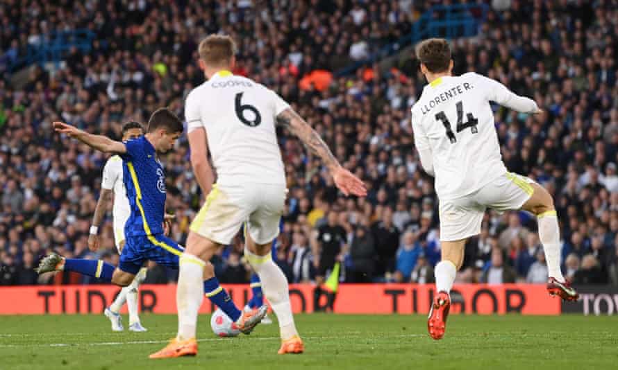 Christian Pulisic shoots Chelsea's second goal.