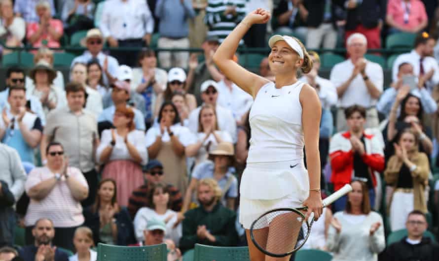Anisimova celebrates after winning her match against Tan.
