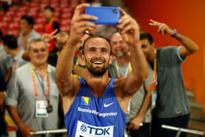Someone else who’s pleased with the result is Amel Tuka of Bosnia and Herzegovina who celebrates his bronze with a selfie 