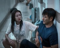 Kim Da-mi as An-na (left) and Park Hae-soo as Hee-jo in The Great Flood, on Netflix.