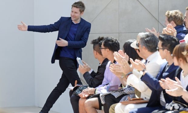 Burberry <wbr>pay <wbr>deal <wbr>makes <wbr>Christopher <wbr>Bailey <wbr>one <wbr>of <wbr>best&n Christopher Bailey immediately sold half of the shares to cover his tax liabilities.