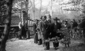 Journalists and photographers outside Trotsky’s house in Barbizon, France, 1934.