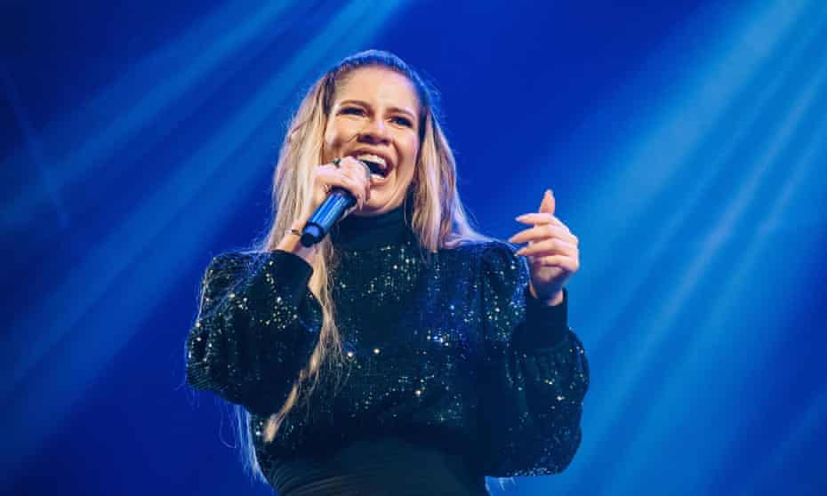 Marília Mendonça performing in Sao Jose dos Campos, Brazil