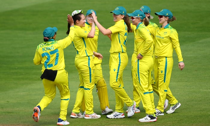 Australia ease themselves into the semi-finals.