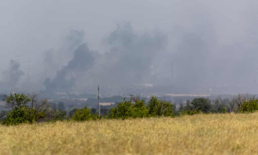 Smoke rises from Lysychansk amid heavy fighting between Ukrainian and Russian forces