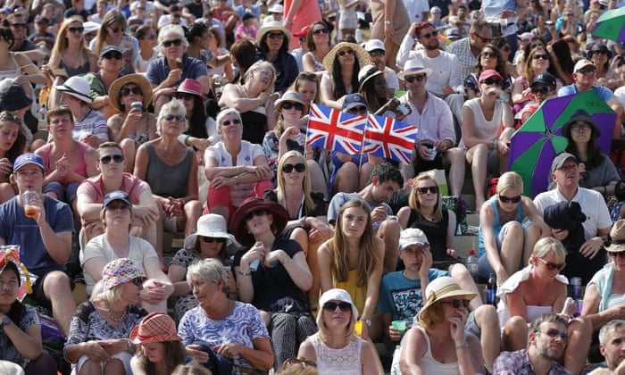 Spectators on Murray Mount preparing to watch Andy Murrayu2019s semi against Roger Federer