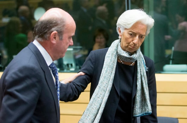 epa04813841 International Monetary Fund Managing Director Christine Lagarde (R) and Spanish Minister of Economy Luis de Guindos (L) at the start of a special Eurogroup finance ministers meeting on Greece, in Brussels, Belgium, 22 June 2015. Progress has been made in bailout negotiations with near-bankrupt Greece, but ‘we are not yet there,’ European Commission President Jean-Claude Juncker said ahead of an emergency summit of eurozone leaders. EPA/OLIVIER HOSLET
