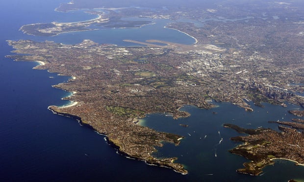 Aerial view of Sydney Harbour (front R) looking south along the Pacific coast towards Botany Bay (rear L), 23 October 2006. Australias most populous city now has over 4.2 million residents dependant on dams which are at 40 per cent capacity before the start of summer and the El Nino phenomenon. AFP PHOTO/Torsten BLACKWOOD (Photo credit should read TORSTEN BLACKWOOD/AFP/Getty Images)