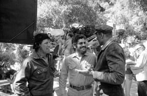 Playing the role of the Cuban revolutionary Ernesto [Che) Guevra, Sharif takes a break from filming in Hollywood with former Los Angeles policeman Rudy Diaz (left) and former football player Woody Strode, both of whom play the parts of members of Che’s guerilla band, 1968