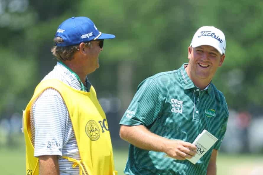 Tom Hoge finishes on -4.