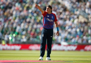 Tom Curran comes on for Rashid.