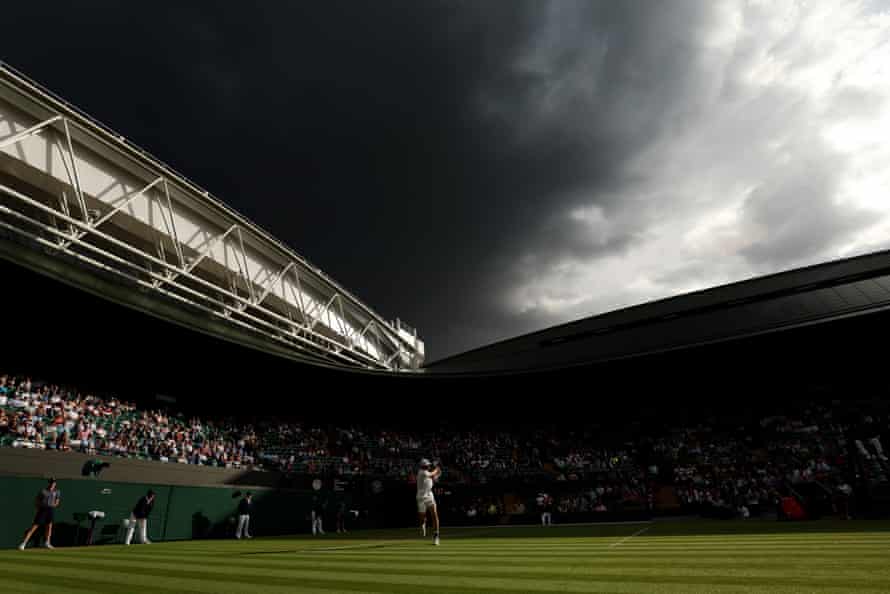 You can see why they closed the roof.