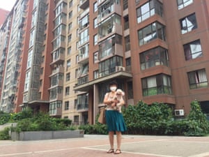 Han Jin, in front of the damaged Wantong compound in Vantone Central Park [万通新城国, Tianjin, with her poodle, Little Jingjing.