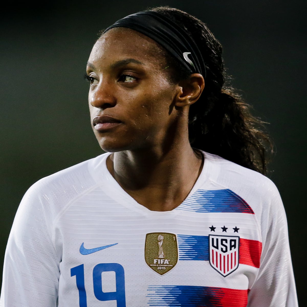 Die 33 Jahre alte 155 cm große Crystal Dunn im 2025 Foto