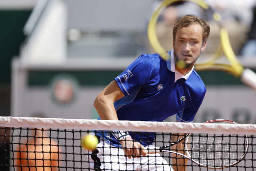 Daniil Medvedev on the net.