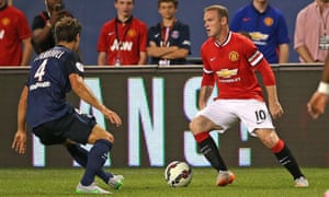 Wayne Rooney takes on Benjamin Stambouli.