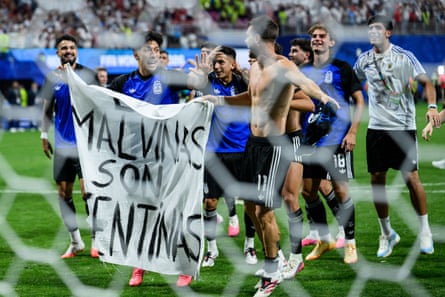 Argentina players with a banner saying the Malvinas (Falkland Islands) are Argentina’s.