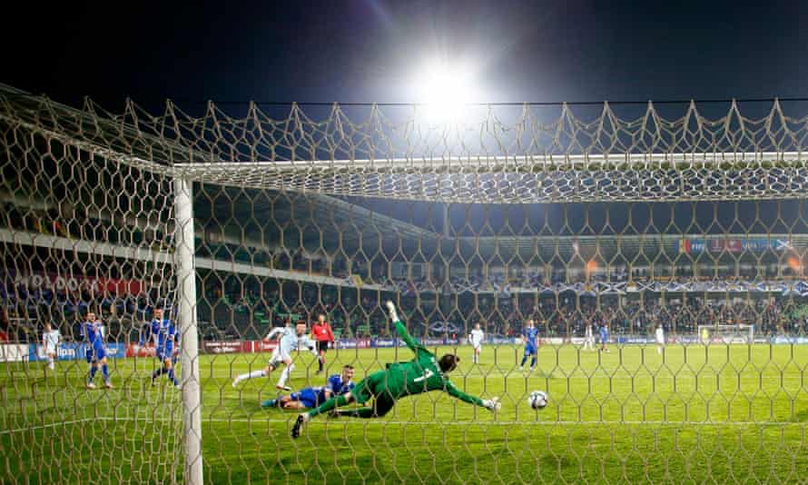 Che Adams seals victory in Moldova as Scotland confirm play-off place | World Cup 2022 qualifiers 1 3006