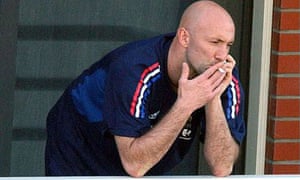 Zinedine Zidane aan het roken
