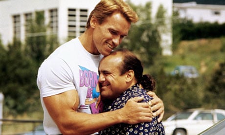Foto på Danny DeVito  & hans vän Arnold Schwarzenegger