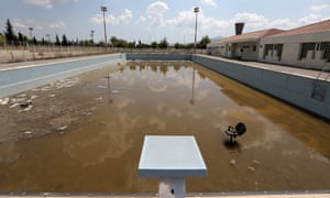 Uma piscina de treino abandonada por atletas na Vila Olímpica.
