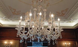 A Murano chandelier by Barovier & Toso is up for auction.