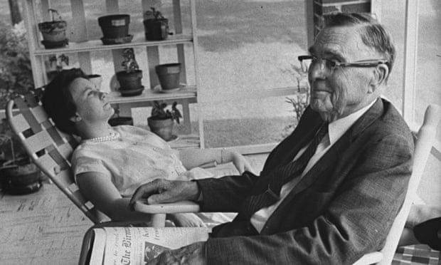 Harper Lee with her father, Amasa Coleman Lee, in 1961