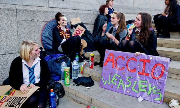 Do these fans queuing in Trafalgar Square for a chance to glimpse the stars of Harry Potter and the Deathly Hallows know that their sign is in Latin...?