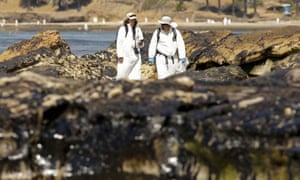 California oCrew members inspect the oil spill damage at Refugio State Beach in Goleta, California May 22, 2015. As much as 2,500 barrels (105,000 gallons) of crude oil, according to latest estimates, gushed onto San Refugio State Beach and into the Pacific west of Santa Barbara when an underground pipeline running parallel to a coastal highway there inexplicably burst on Tuesday morning. REUTERS/Jonathan Alcorn