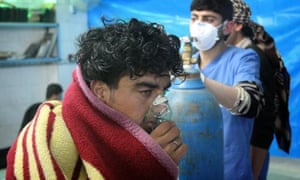 A Syrian man receives treatment at the Sarmin field hospital following a suspected chlorine gas attack by Asad regime forces in Idlib, Syria April 2015