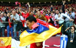 Then gets himself a Colombian flag