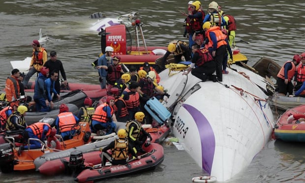 TransAsia flight crashes in Taiwan river ��� as it happened | World.