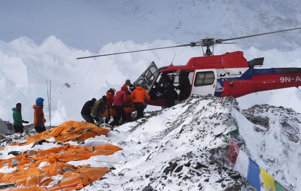 Nepal earthquake: rescue continues as death toll exceeds 2,500.