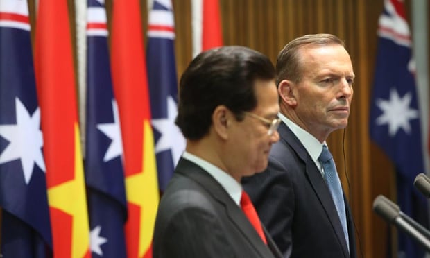 Tony Abbott (right) with the Vietnamese prime minister, Nguyen Tan Dung.