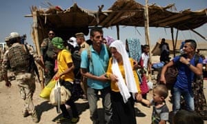 Syrian refugees cross border into Iraq