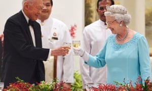 Lee Kuan Yew sharing a toast with Queen Elizabeth II during a state banquet in Singapore in 2006, by which time he was a 'minister mentor' in the cabinet.