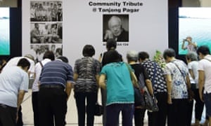 People paying tribute to Lee Kuan Yew at a community centre in Singapore