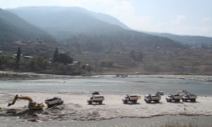 Sand mining along the Punatsangchhu River, near the Puna I dam site.
