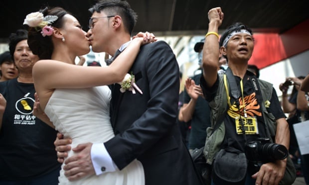 Hong Kong protests: Students stage rally outside chief executives.