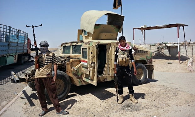 Militants outside oil refinery in Baiji, Iraq