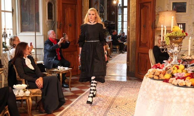 Lara Stone … hair apparent.