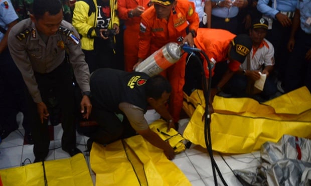 AirAsia flight QZ8501: reports that sonar images show fuselage on.