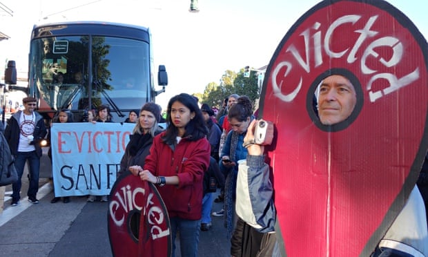 Protestors blocking buses heading to Google and Apple headquarters. Photograph: Flickr Vision