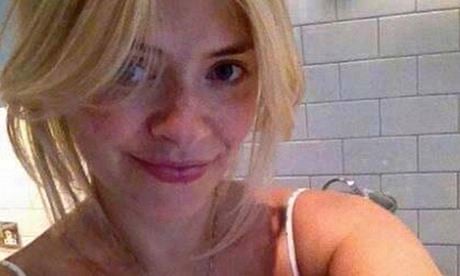 #NoMakeUpSelfie Holly Willoughby